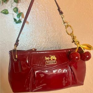 coach burgundy patent leather bag ❣️